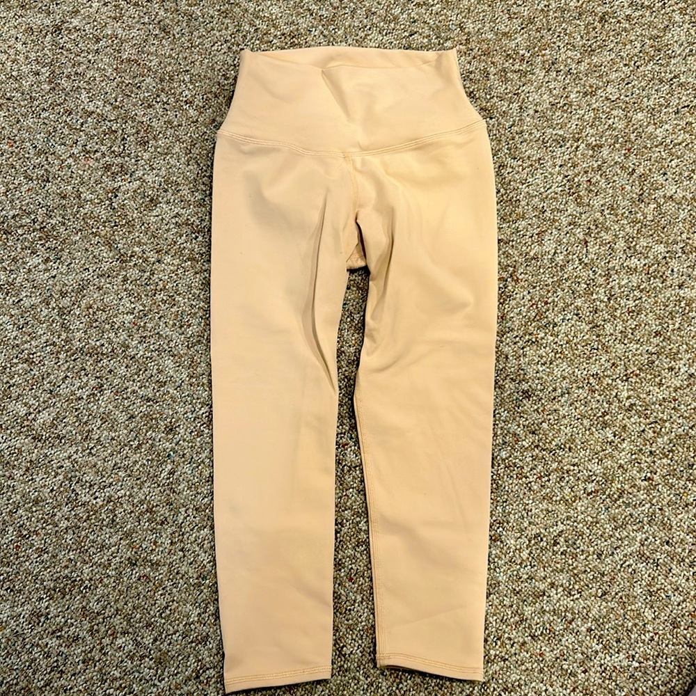 Alo yoga airbrush high waisted crop leggings. Size small.
